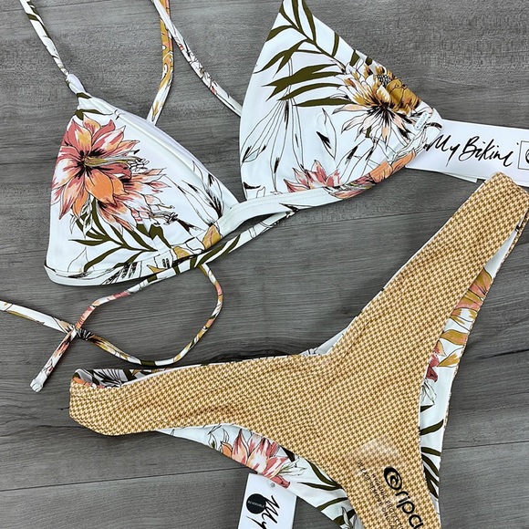 ☀️RIP CURL☀️ PLAYA BLANCA CROSS
PLAYA BLANCA SKIMPY REVERSIBLE BIKINISET - Picture 9 of 15